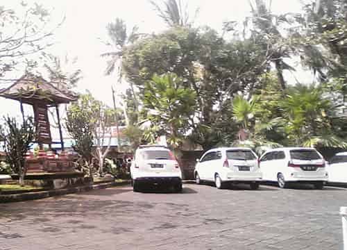 Bali driver at Ubud car parking area